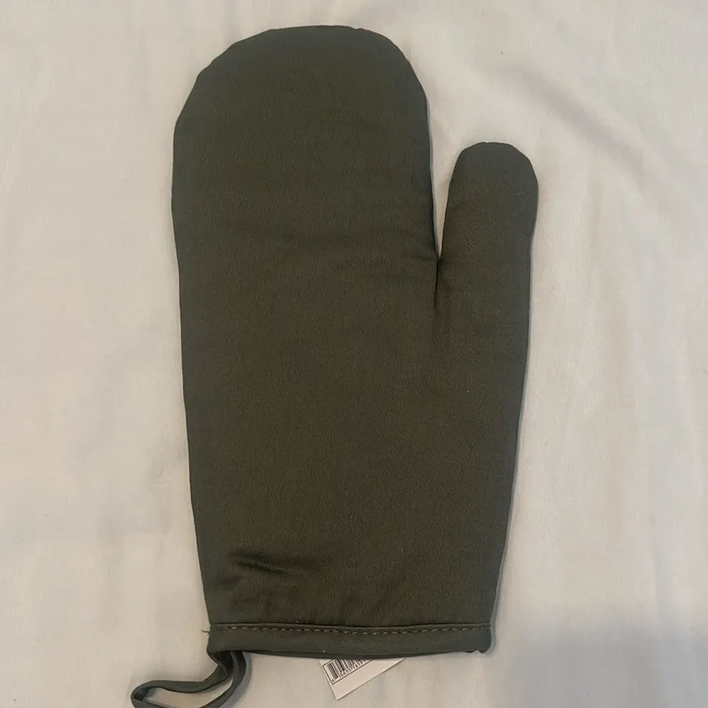 NWT Green Plant Pattern Oven Mitt “No such thing as too many plants”